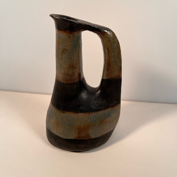 Vintage studio pottery 1963 pitcher - Picture 5 of 6